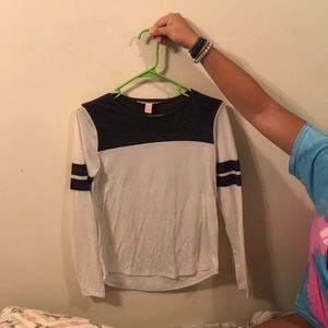 A long sleeve Forever 21 white and navy shirt